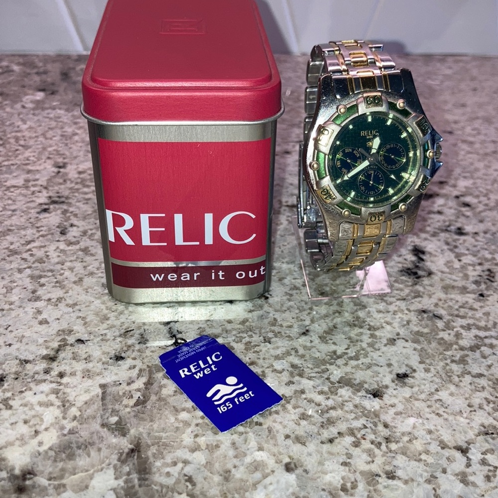 UEC Relic WET by Fossil men's watch two tone band with green face